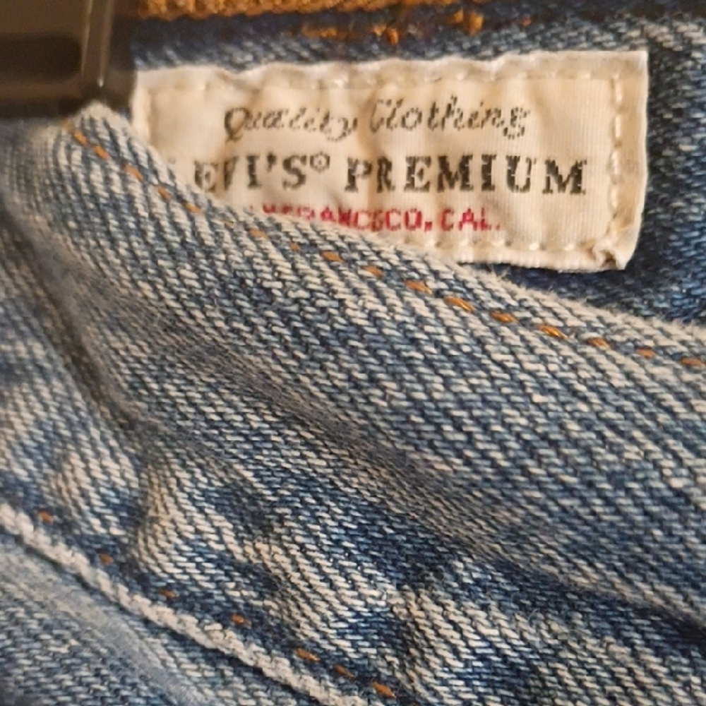 Levi's Premium Ribcage Straight Button Fly  Jeans. Size 28.Great For School. - Picture 3 of 12